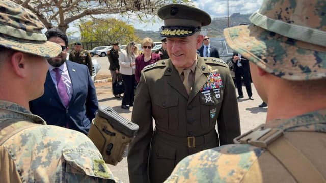 Visita sorpresa: jefe del Comando Sur de EE. UU. se reúne en Caracas con Delcy Rodríguez