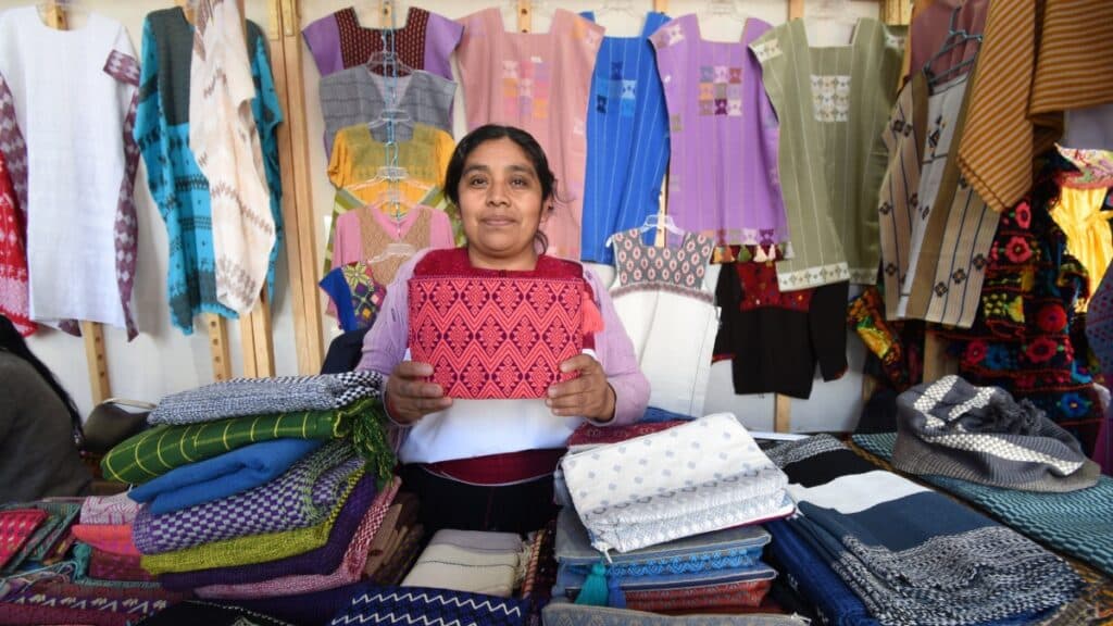 ¿Buscas regalos originales? Artesanos en el Corazón te espera en el Zócalo CDMX