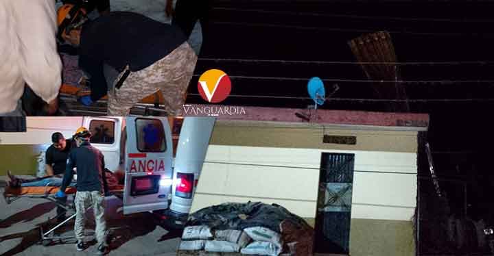 ¡Hospitalizada tras recibir una descarga eléctrica y caer del techo de una casa, en Yecuatla!