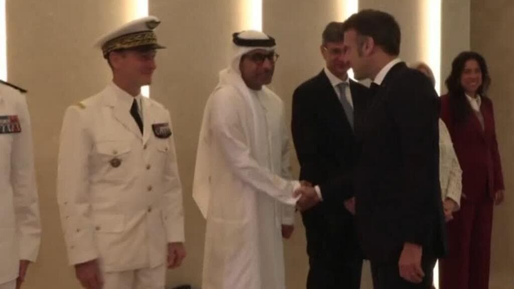 Macron anuncia construcción de un nuevo portaaviones para Francia